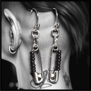 5 For $25💫Small Silver Safety Pin Punk Earrings